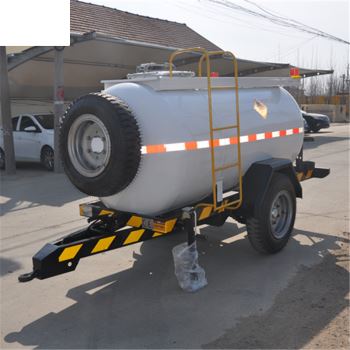 維護(hù)和保養(yǎng)水罐拖車時應(yīng)注意哪些方面？